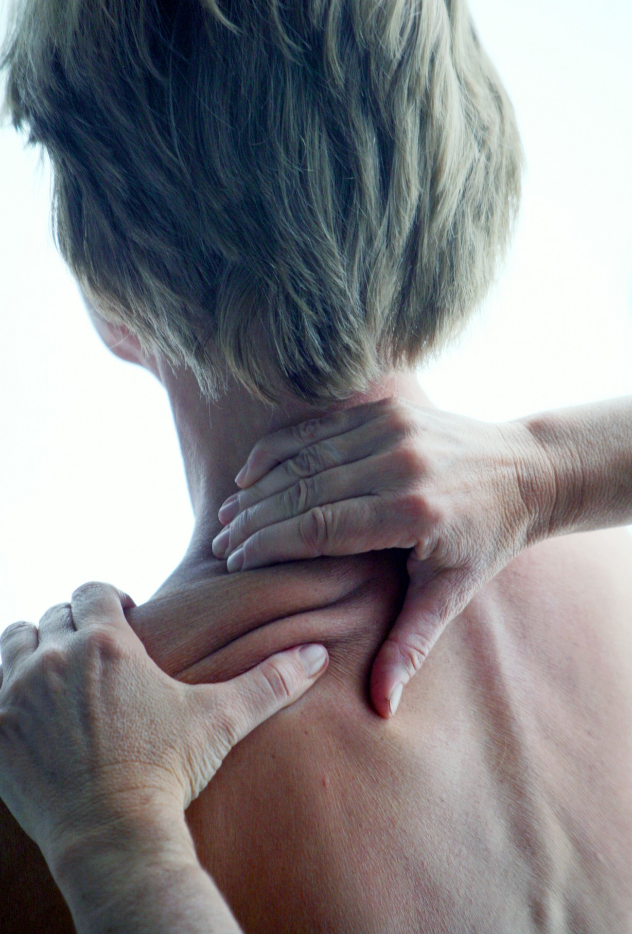 masser épaule - ecole de massage sensitif belge