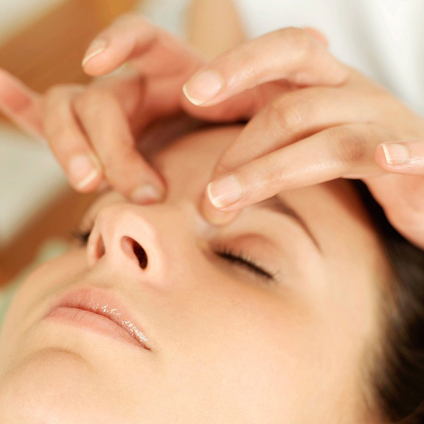 massage sourcils - ecole de massage sensitif belge