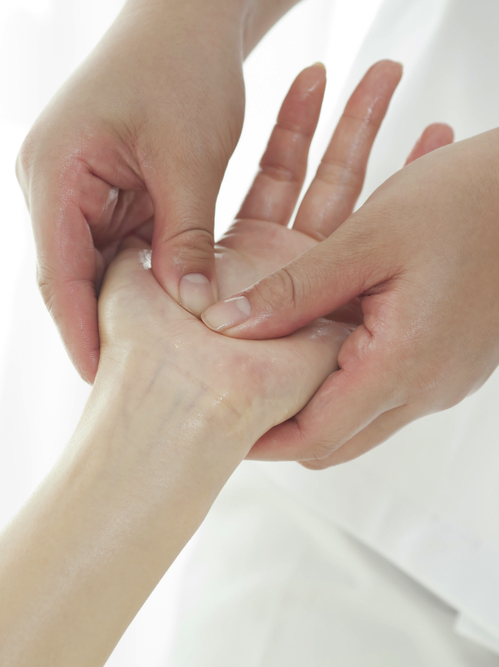 massage de la main - ecole de massage sensitif belge